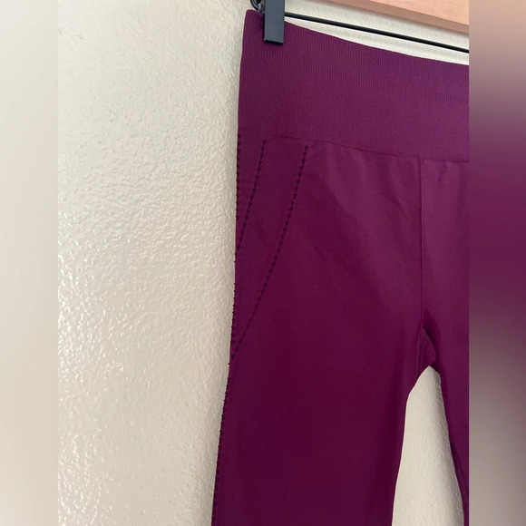 FABLETICS‎ Perforated Tights - Picture 3 of 6